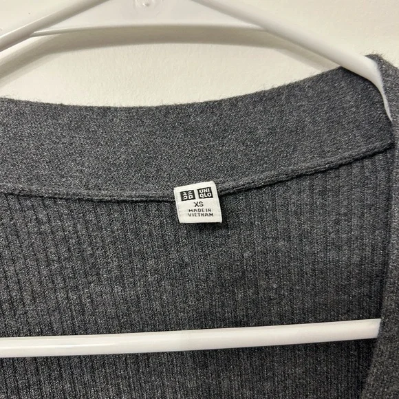 Uniqlo dark grey v-neck cardigan, size XS - Picture 3 of 5